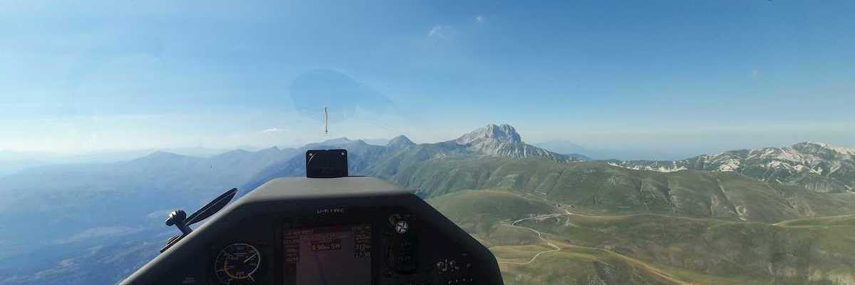 Flugwegposition um 15:01:13: Aufgenommen in der Nähe von 67021 Barisciano, L’Aquila, Italien in 2471 Meter